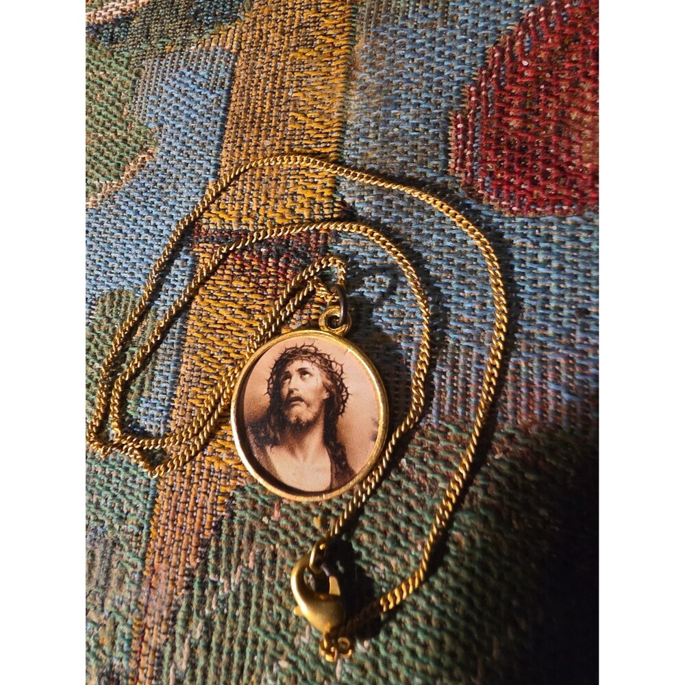 Vintage Jesus Pendant With 16" Chain Picture